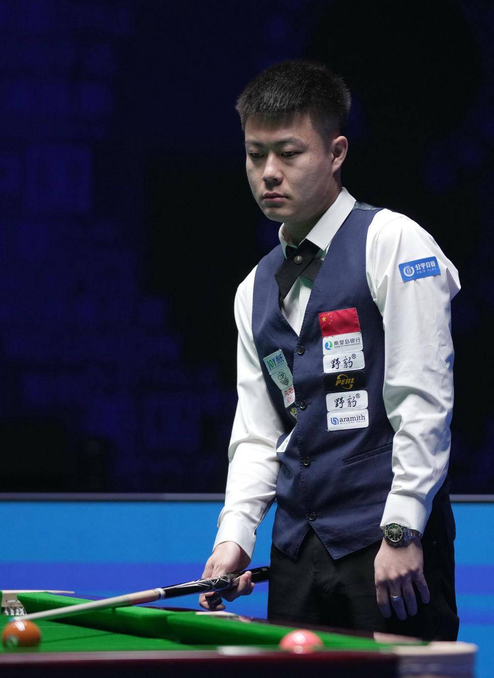 作与紧密配 作与紧密配