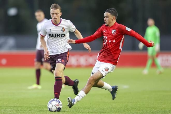 她在赛场上 她在赛场上